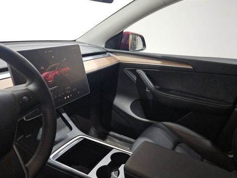 Used 2025 Tesla Model Y Long Range image 19