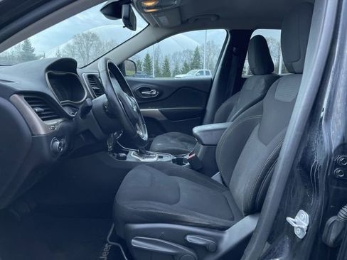 Used 2018 Jeep Cherokee Latitude AWD/4WD image 18