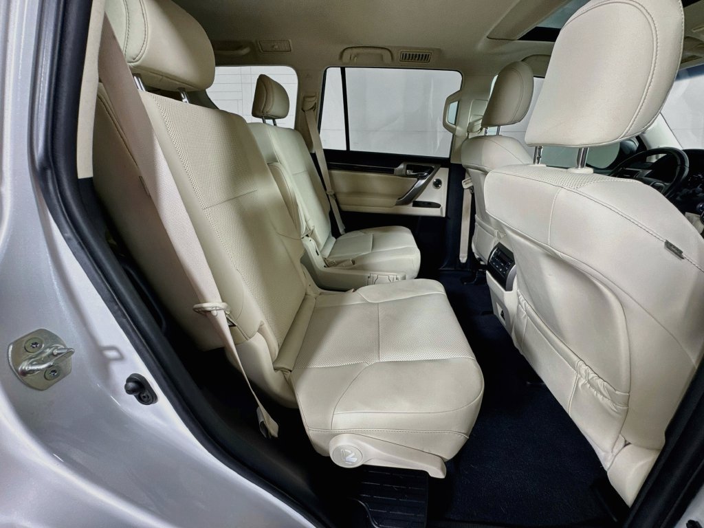 Used 2023 Lexus GX 460 Premium w/ Accessory Package AWD/4WD image 35