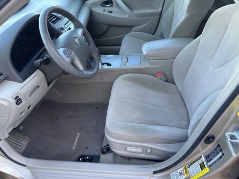 Used 2011 Toyota Camry LE image 13