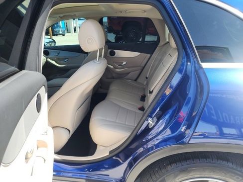Used 2021 Mercedes-Benz GLC 300 4MATIC image 23