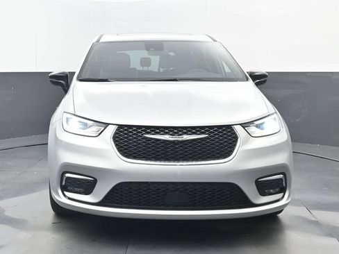 Used 2026 Chrysler Pacifica Limited FWD image 5