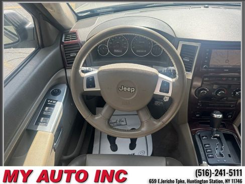 Used 2009 Jeep Grand Cherokee Laredo AWD/4WD image 12