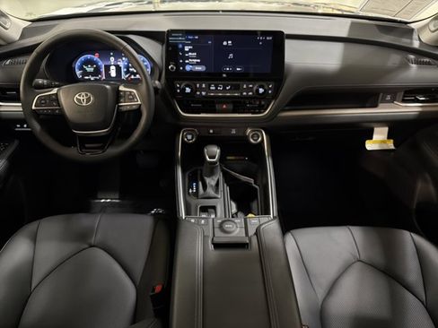 Used 2026 Toyota Grand Highlander Limited image 26
