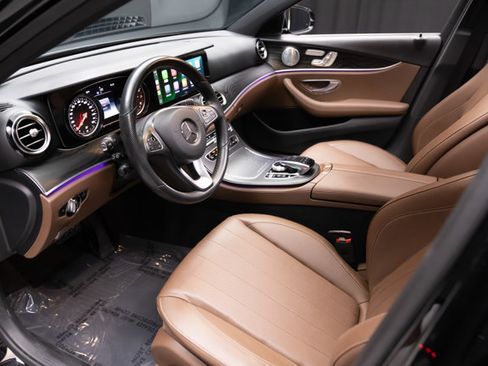 Used 2018 Mercedes-Benz E 300 4MATIC w/ Premium 1 Package image 44