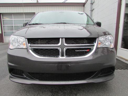 Used 2019 Dodge Grand Caravan SE w/ UConnect Hands-Free Group FWD image 2
