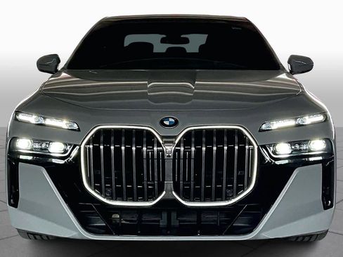 Used 2024 BMW 740i w/ Executive Package image 4