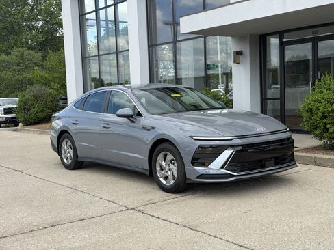 New 2026 Hyundai Sonata SE FWD image 2