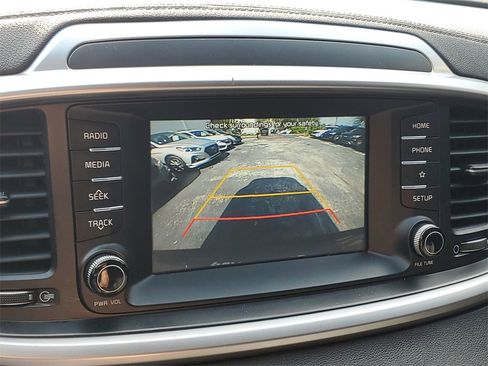 Used 2019 Kia Sorento S image 27