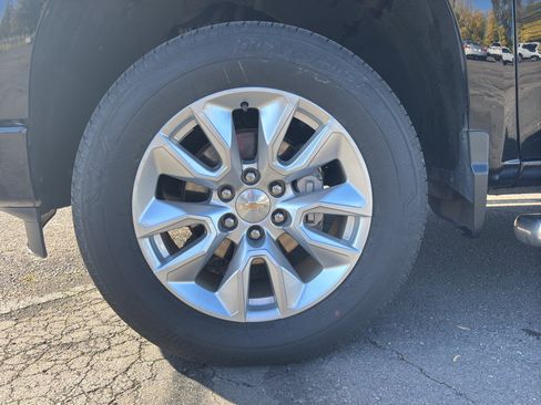 Used 2024 Chevrolet Silverado 1500 Custom image 5