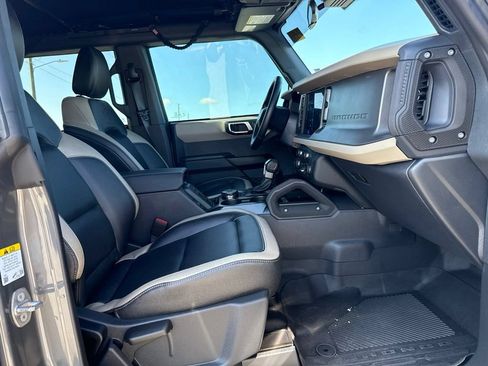 Used 2025 Ford Bronco Big Bend w/ Black Diamond Package AWD/4WD image 10