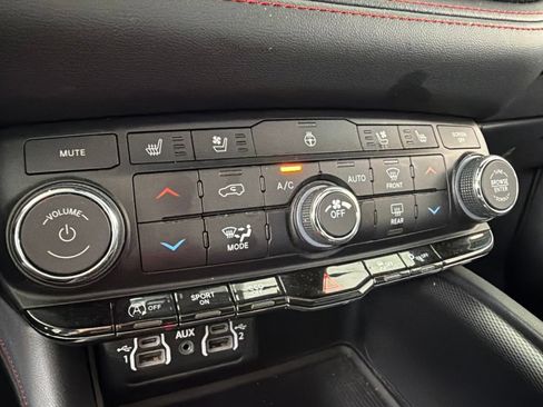 Used 2024 Dodge Durango GT AWD/4WD image 30