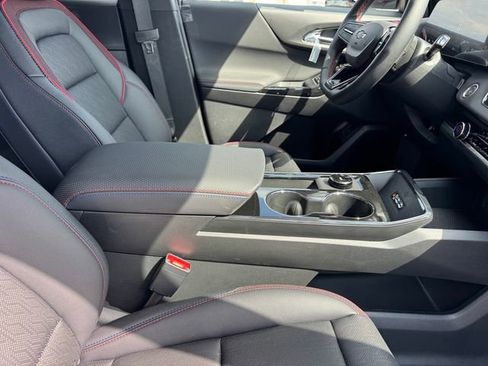 New 2026 Chevrolet Equinox RS w/ Convenience Package III FWD image 7