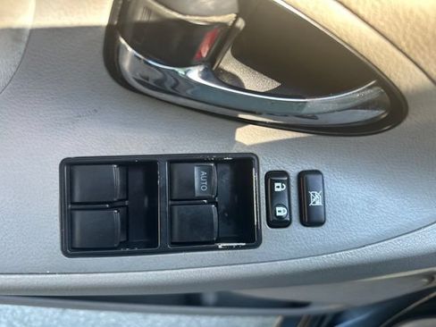 Used 2009 Toyota Camry FWD image 10