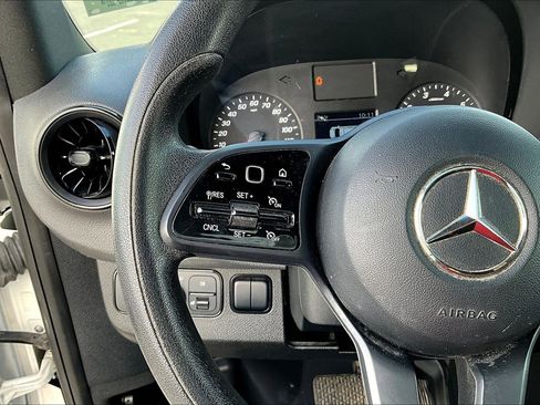 Used 2022 Mercedes-Benz Sprinter 2500 image 9