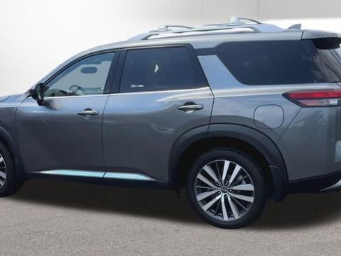 Used 2022 Nissan Pathfinder Platinum w/ Cargo Package AWD/4WD image 7