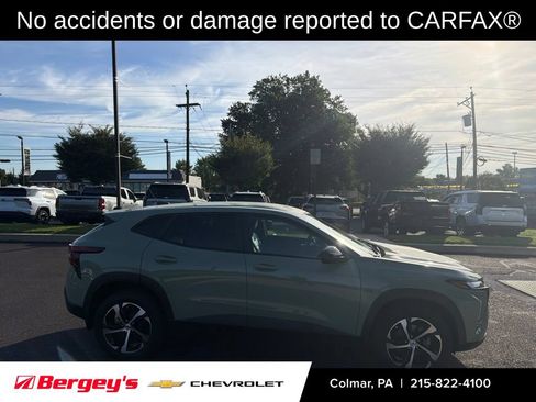 Used 2024 Chevrolet Trax RS w/ Driver Confidence Package FWD image 2