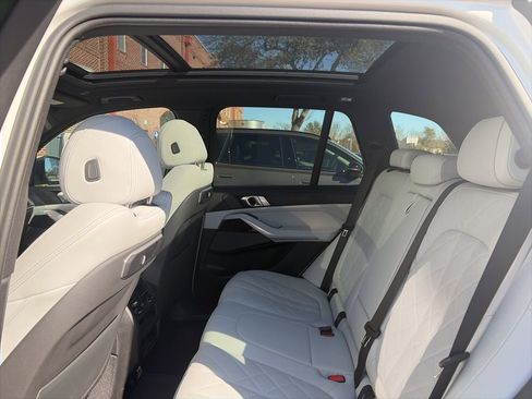 Used 2024 BMW X5 sDrive40i w/ Premium Package image 4