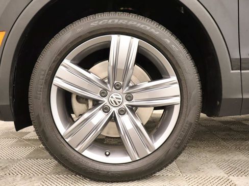Used 2020 Volkswagen Tiguan SEL AWD/4WD image 6