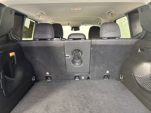 Used 2018 Jeep Renegade Latitude w/ Popular Equipment Group image 22