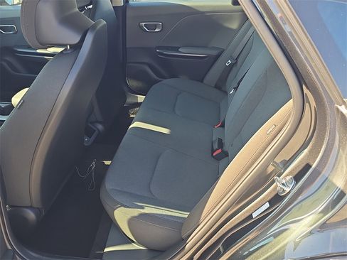 New 2025 Kia K4 LXS image 18
