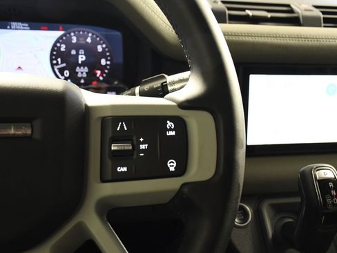 Used 2020 Land Rover Defender 110 First Edition image 30