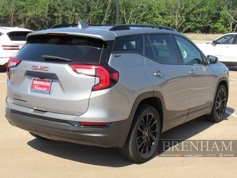 Used 2024 GMC Terrain SLT w/ Elevation Edition FWD image 6