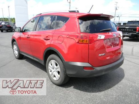 Used 2014 Toyota RAV4 LE AWD/4WD image 4
