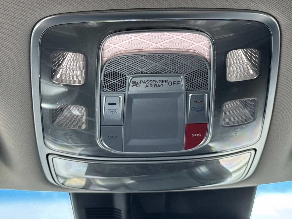 Used 2025 Genesis GV70 2.5T AWD/4WD image 18