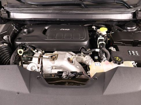 Used 2023 Jeep Cherokee Trailhawk w/ Trailer Tow Group image 21