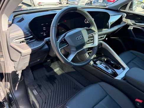Used 2025 Audi Q5 Premium w/ Convenience Package AWD/4WD image 17