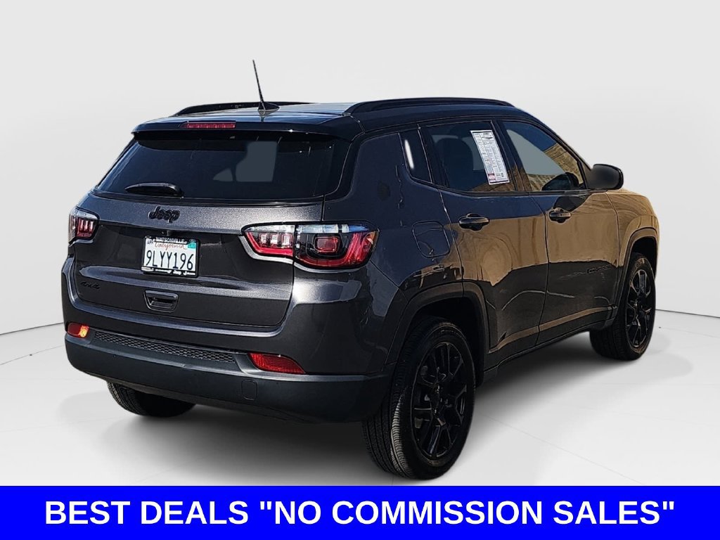 Used 2023 Jeep Compass Latitude w/ Sun and Sound Group AWD/4WD image 3