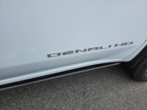 Used 2026 GMC Sierra 2500 Denali Ultimate AWD/4WD image 5