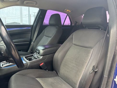 Used 2019 Chrysler 300 Touring w/ Sport Appearance Package RWD image 13