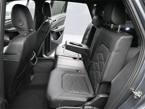 Used 2025 Volkswagen Atlas Cross Sport SE image 12