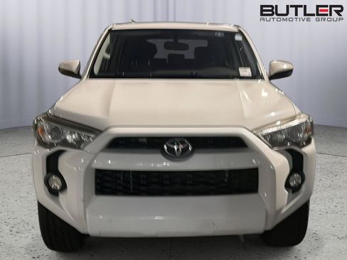Used 2019 Toyota 4Runner SR5 AWD/4WD image 4