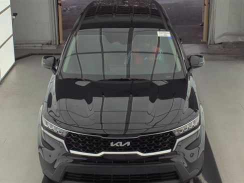 Used 2023 Kia Sorento LX image 4