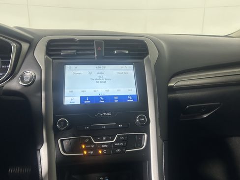 Used 2020 Ford Fusion SE image 20