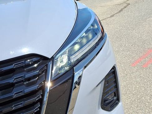 Used 2023 Nissan Kicks SR w/ SR Premium Package FWD image 9