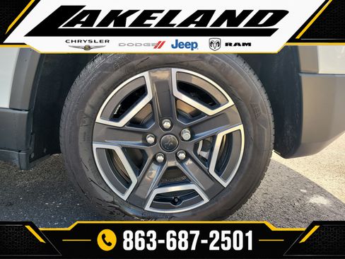 Used 2026 Jeep Cherokee Laredo AWD/4WD image 8