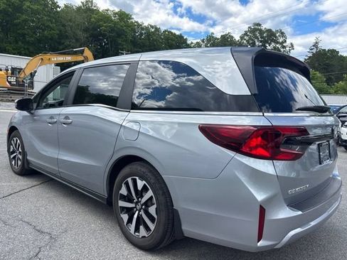 Certified 2026 Honda Odyssey EX-L image 3