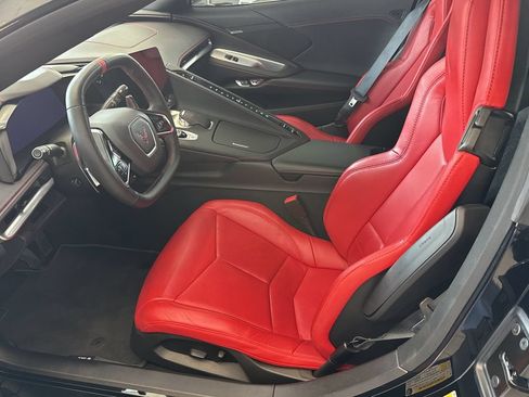 Used 2021 Chevrolet Corvette Stingray Coupe w/ Z51 Performance Package RWD image 9