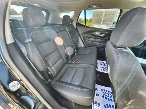 Used 2024 GMC Terrain SLE image 25