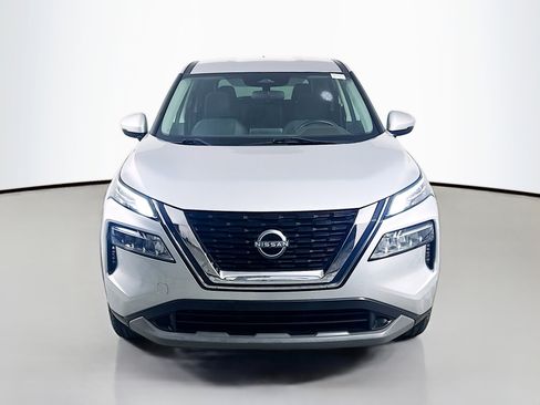 Used 2023 Nissan Rogue SV image 2
