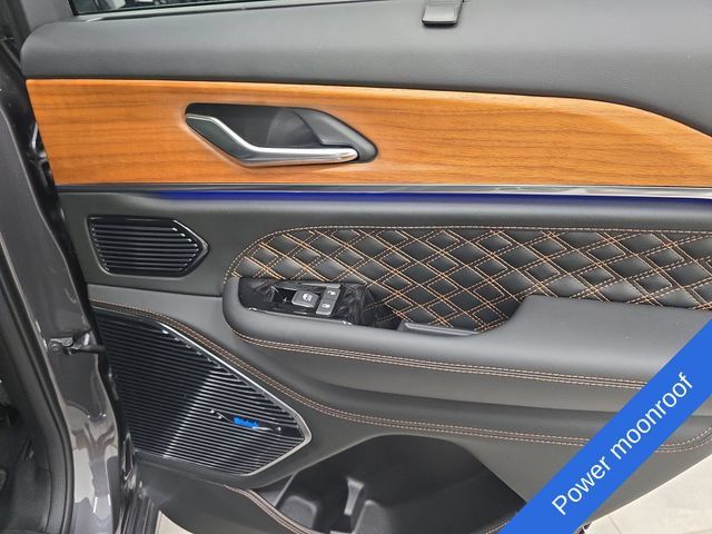 Used 2024 Jeep Grand Cherokee Summit AWD/4WD image 16