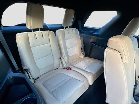 Used 2017 Ford Explorer XLT image 23