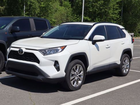 Used 2021 Toyota RAV4 XLE Premium image 1