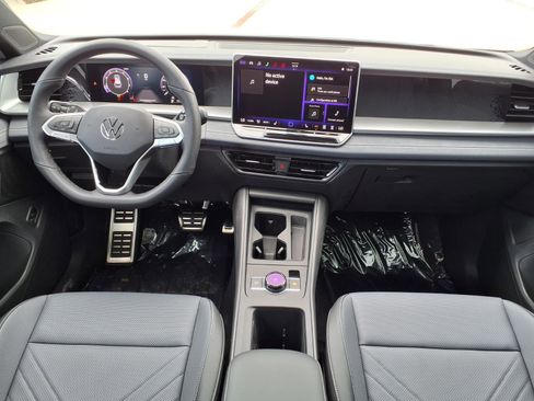 New 2026 Volkswagen Tiguan SE R-Line FWD image 8