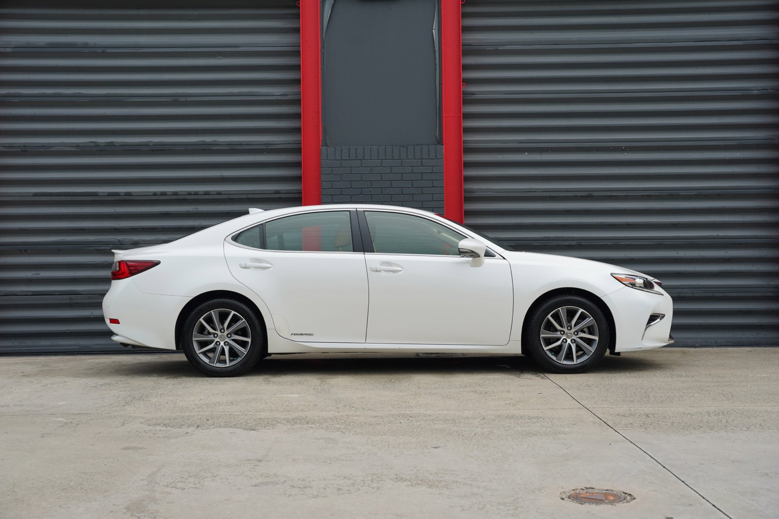 Used 2016 Lexus ES 300h w/ Ultra Luxury Package FWD image 12