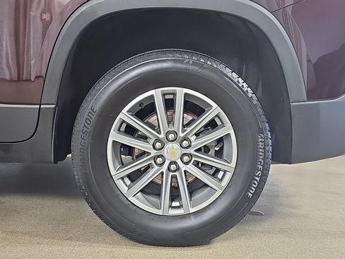 Used 2023 Chevrolet Traverse LT FWD image 39